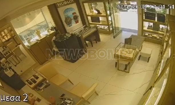 «Ροζ Πάνθηρες»: Βίντεο ντοκουμέντο από τη ληστεία με λεία 580.000 ευρώ από κοσμηματοπωλείο