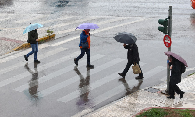 Καιρός: Δύσκολο 48ωρο με καταιγίδες, χιόνια και αφρικανική σκόνη - «Καμπανάκι» για 5 περιοχές
