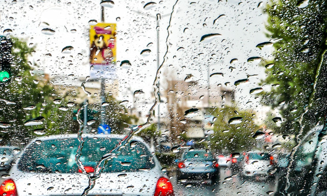 Έκτακτο δελτίο καιρού: Βροχές, καταιγίδες και θυελλώδεις άνεμοι για 48 ώρες