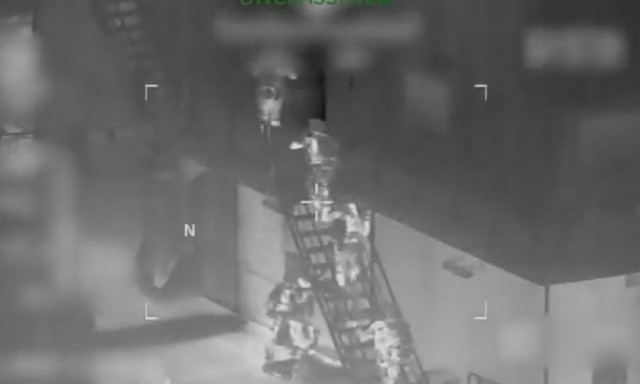 ΗΠΑ: Η στιγμή που αμερικανοί στρατιώτες καταλαμβάνουν δεξαμενόπλοιο στην Καραϊβική - Βίντεο