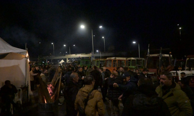 Μπλόκα αγροτών: Δυσαρέσκεια από τις κυβερνητικές εξαγγελίες στη Λάρισα