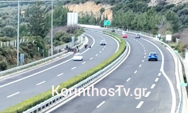 Αγρότες: Παρολίγον τροχαίο στη Νεμέα - Βγήκε σε κλειστή στροφή κουνώντας μαύρη σημαία