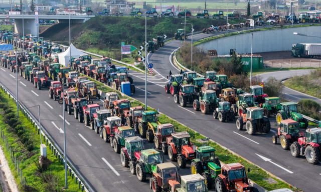 Μπλόκα αγροτών: 48ωρο «μπλακ άουτ» με το βλέμμα στο Μαξίμου