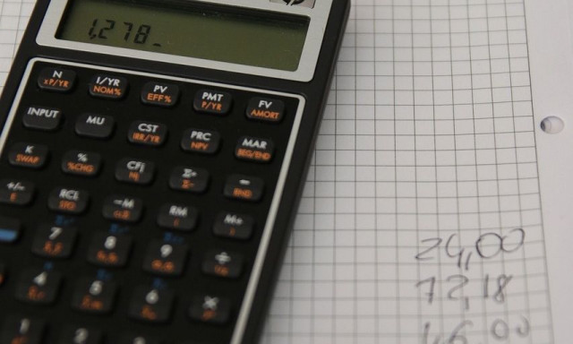 Ελεύθεροι επαγγελματίες: Πόσο θα επιβαρυνθούν φορολογικά από φέτος - Τι γίνεται με τα μπλοκάκια