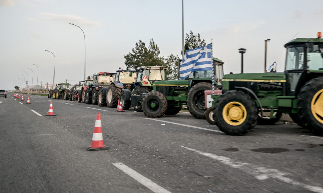 Μπλόκα αγροτών: Στις 12:00 οι ανακοινώσεις των τελικών μέτρων από την κυβέρνηση