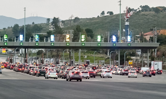 Κίνηση στους δρόμους: Ουρές χιλιομέτρων σε Αφίδνες και Ελευσίνα - Στο «κόκκινο» ο Κηφισός