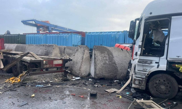 Ουκρανία: Ένας νεκρός και πέντε τραυματίες από ρωσική επίθεση σε λιμάνια της Οδησσού - Βίντεο