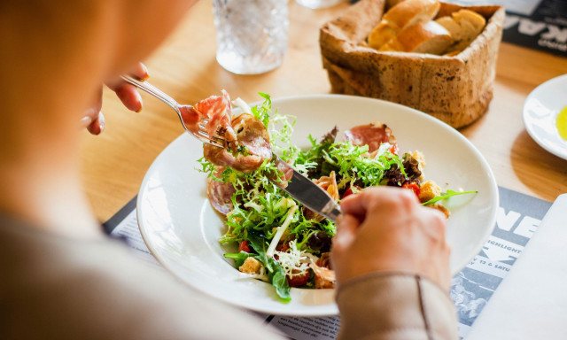 Αναλυτικός οδηγός για μια υγιεινή διατροφή - Τι πρέπει να τρώμε για να ζήσουμε πολλά χρόνια