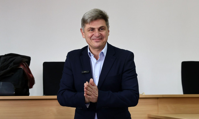 Ο ΣΥΡΙΖΑ διέγραψε τον ευρωβουλευτή Νικόλα Φαραντούρη για το πολιτικό φλερτ με Καρυστιανού