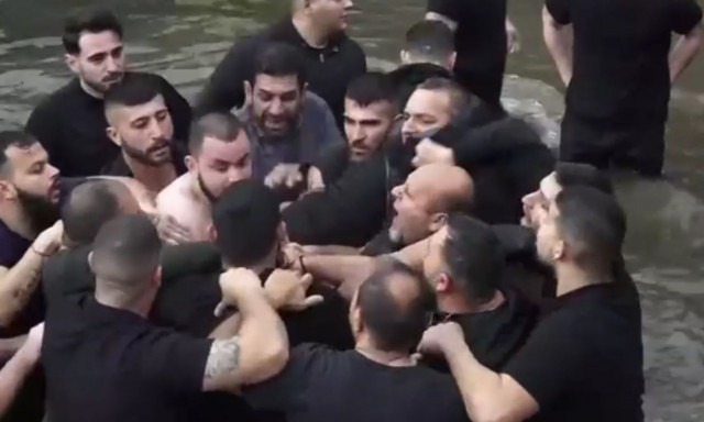 Θεοφάνια - Δήμαρχος Φλώρινας για τα επεισόδια: Ήταν Ρομά, βούτηξαν σε ανάμνηση της βάπτισης το 1968