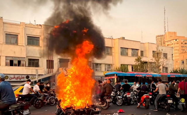 Ιρανός αναλυτής στο Euronews: «Έρχεται μεγάλη καταιγίδα στην Τεχεράνη»