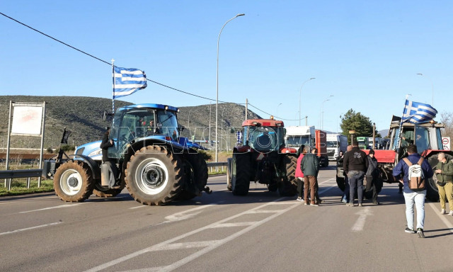 Μπλόκα αγροτών: Προσωρινός αποκλεισμός της αερογέφυρας Θηβών-Μουρικίου