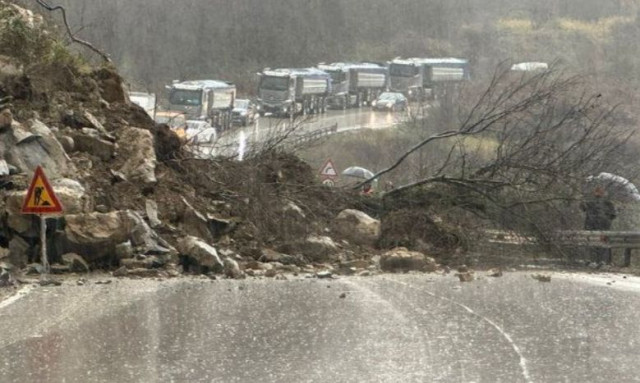 Κακοκαιρία: «Σάρωσε» την Αλβανία - Πότε θα «χτυπήσει» την Ήπειρο