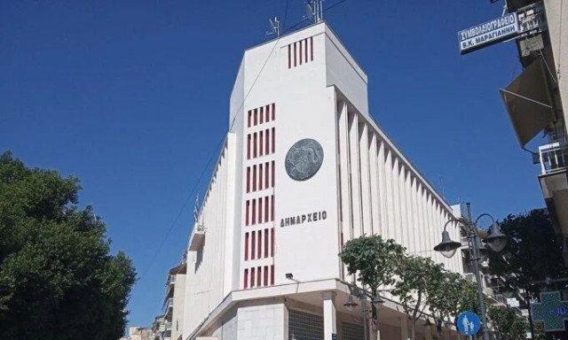 Αγρίνιο: Άνδρας μπήκε στο γραφείο του δημάρχου, του επιτέθηκε και δάγκωσε υπαλληλο