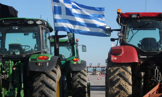 Κλιμακώνουν τις κινητοποιήσεις οι αγρότες: Κλείνουν για 4 ημέρες τις Εθνικές Οδούς