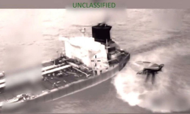 Καραϊβική: Καρέ καρέ η κατάληψη του πετρελαιοφόρου της Βενεζουέλας από Αμερικανούς πεζοναύτες