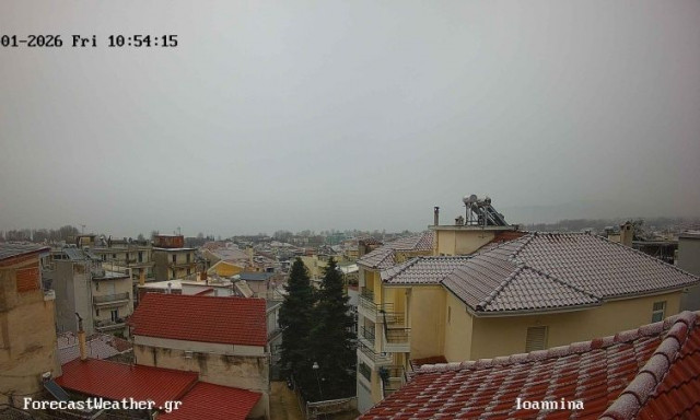 «Άσπρη μέρα» στα Ιωάννινα: Χιονοπτώσεις στο κέντρο της πόλης - Βίντεο