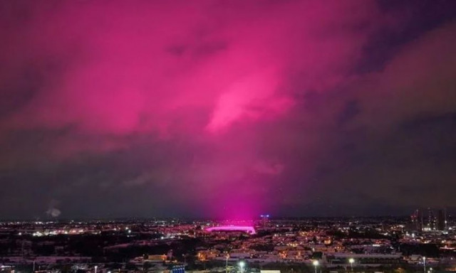 Γιατί βάφτηκε ροζ ο ουρανός στο Μπέρμιγχαμ: Λύθηκε το μυστήριο - Εντυπωσιακές εικόνες