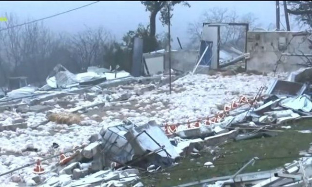 Καλπάκι: Νεκρά 40.000 κοτόπουλα από ανεμοστρόβιλο - «Απίστευτη καταστροφή», λέει ο ιδιοκτήτης