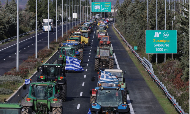 Μπλόκα: Στις σήραγγες των Τεμπών παραμένουν οι αγρότες