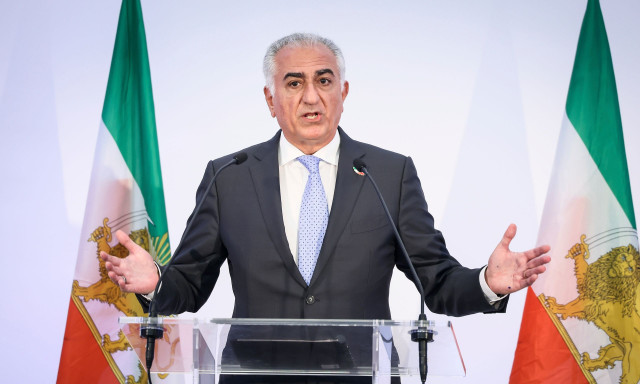 Ιράν: «Ετοιμάζομαι να επιστρέψω» λέει ο γιος του Σάχη - Καλεί τους πολίτες να παραλύσουν το καθεστώς