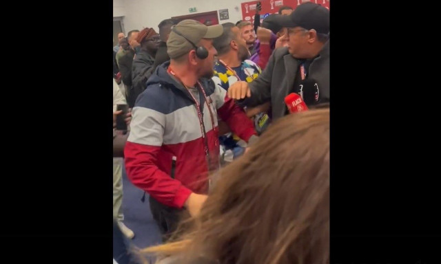 Χάος μετά το Νιγηρία – Αλγερία: Ξύλο ακόμη κι ανάμεσα σε δημοσιογράφους