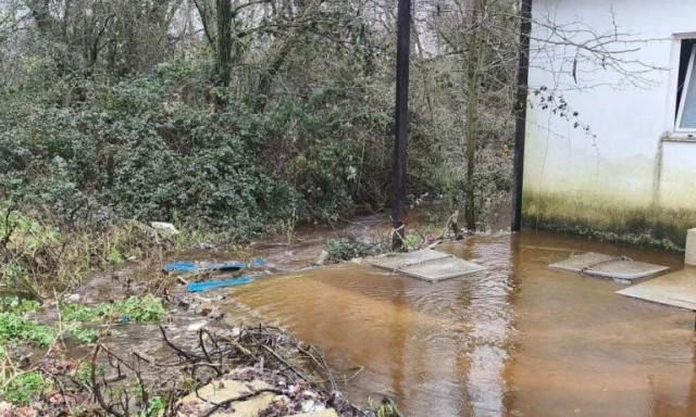Ιωάννινα: Το αντλιοστάσιο παραμένει εκτός λειτουργίας στον Κατσικά – Τα λύματα καταλήγουν στη λίμνη
