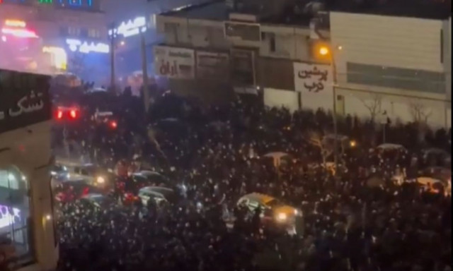 Ιράν - Ο Τραμπ προειδοποιεί την Τεχεράνη: Η βία δεν θα μείνει ατιμώρητη - Πάνω από 200 οι νεκροί