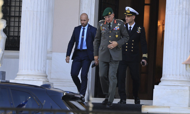 Συνεδρίασε το ΚΥΣΕΑ: Παρατείνονται οι θητείες των Αρχηγών