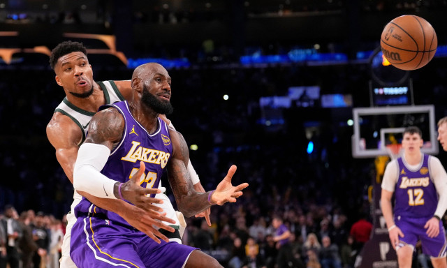 Γιάννης Αντετοκούνμπο: Οι εντυπωσιακές άμυνες πάνω στον ΛεΜπρον – Τα highlights του «Greek Freak»