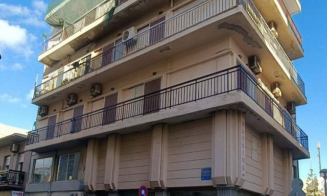 Κρήτη: Σιδερόβεργα έπεσε από μπαλκόνι στον 3ο όροφο - Από τύχη δεν θρηνήσαμε θύματα