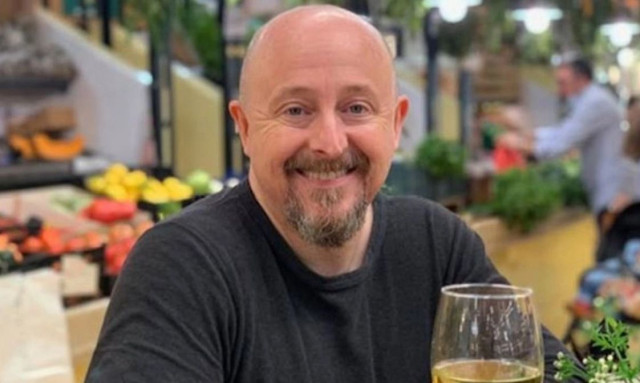 Παραιτήθηκε στα 41 του, μετακόμισε στην Πορτογαλία και «γλίτωσε» 4.200 ευρώ τον μήνα