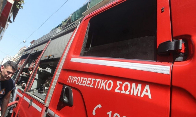 Κολωνός: Εμπρηστικές επιθέσεις με γκαζάκια σε πολυκατοικίες