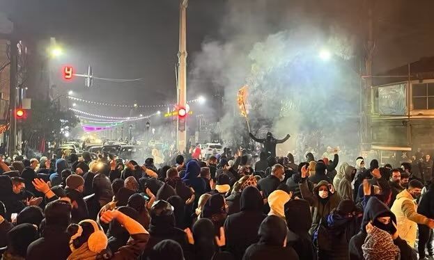 Ιράν - Ίδρυμα Μοχαμάντι: «Μαζικές επιθέσεις με πυροβολισμούς, τουλάχιστον 2.000 νεκροί»