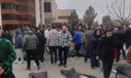 Ιράν: Βίντεο δείχνει δεκάδες πτώματα στοιβαγμένα έξω από το νεκροτομείο Kahrizak