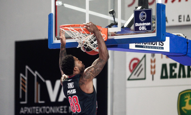 Ολυμπιακός: Ντεμπούτο με κάρφωμα για τον «ερυθρόλευκο» Ταϊρίκ Τζόουνς - Δείτε βίντεο