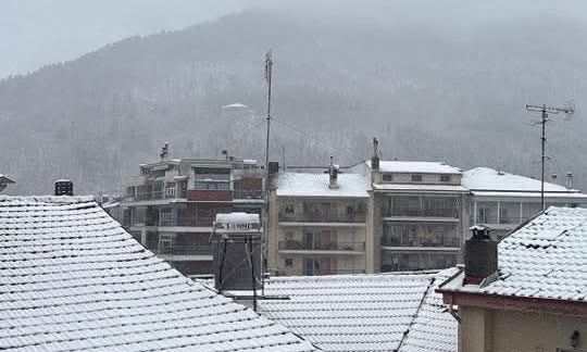 Η Φλώρινα ντύθηκε στα λευκά: Άνοιξαν οι πίστες στο Χιονοδρομικό Βίγλας Πισοδερίου - Βίντεο