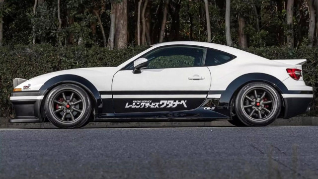 Ένα Toyota GR86 με pop-up προβολείς