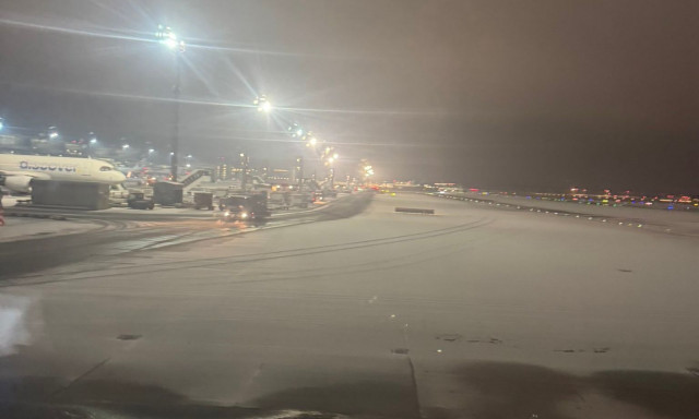 Γερμανία: Σχεδόν 100 ακυρώσεις πτήσεων στη Φρανκφούρτη λόγω χιονόπτωσης και παγετού