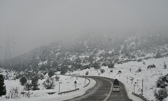 Καιρός: Με πολικό ψύχος και χιόνια ξεκινά η εβδομάδα – Ποια σχολεία θα παραμείνουν κλειστά