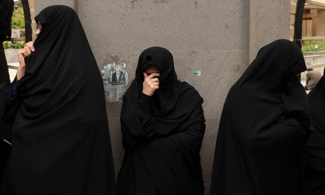 Εικόνες φρίκης από το Ιράν: Σοροί νεκρών διαδηλωτών σε μαύρες σακούλες στους δρόμους