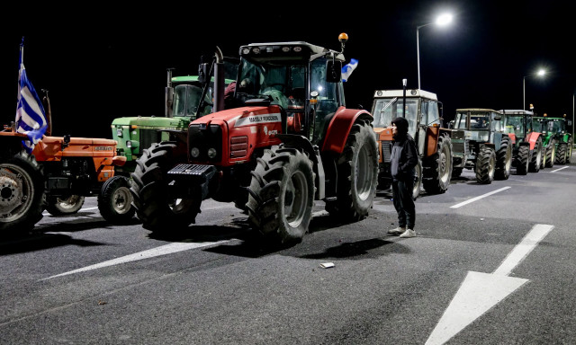 Ώρα μηδέν για τα αγροτικά μπλόκα - Κυβέρνηση: Η συνάντηση στις 15:00 θα γίνει κανονικά