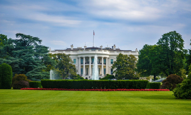 ΗΠΑ: Ο Βανς παροτρύνει τον Τραμπ να δοκιμάσει τη διπλωματία πριν από πλήγματα κατά του Ιράν