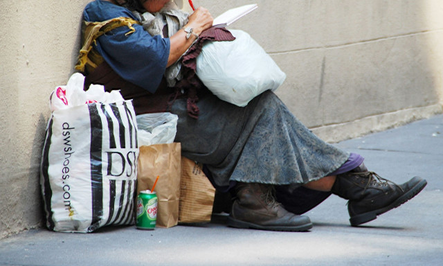 Κρήτη: Ηλικιωμένη γυναίκα ζει σε εγκαταλελειμμένο αυτοκίνητο