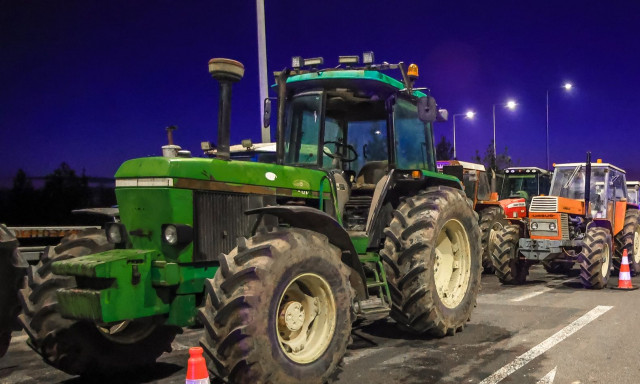 Αγρότες: Αιφνιδιαστική κινητοποίηση στο κέντρο των Τρικάλων - Βίντεο