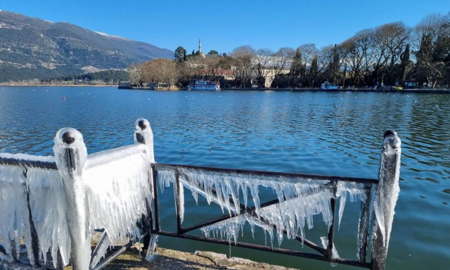 Καιρός: Υποχωρούν τα φαινόμενα αλλά επιμένει ο παγετός – Πρόβλεψη για νέο κύμα χιονοπτώσεων