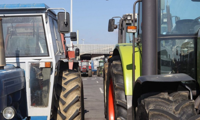 Αγροτικά μπλόκα: Πολύωροι αποκλεισμοί σήμερα στα τελωνεία Προμαχώνα, Ευζώνων και Νίκης