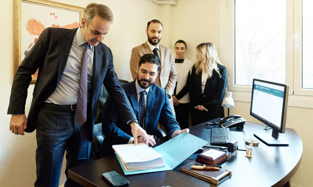 Μητσοτάκης: Αυτοψία σε δικηγορικό γραφέιο για τον νέο ψηφιακό δικαστικό φάκελο