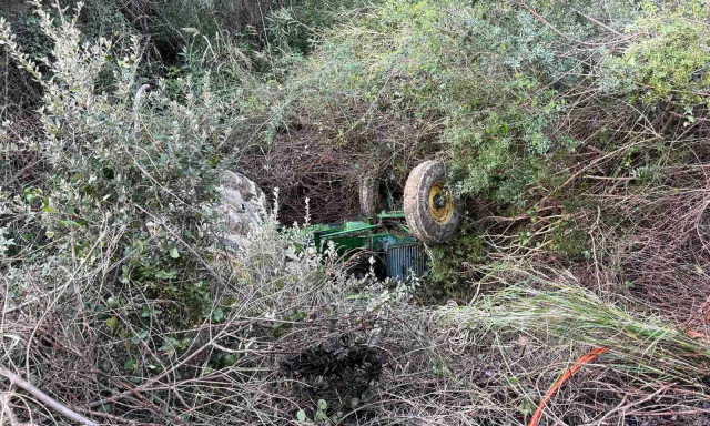 Μεσολόγγι: Νεκρός 70χρονος οδηγός τρακτέρ - Το όχημά του ανετράπη σε ρέμα