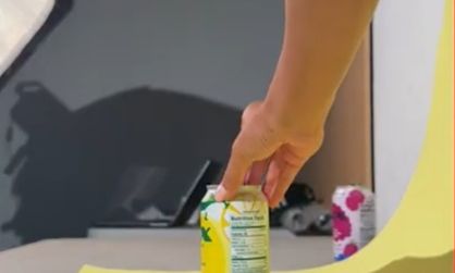 Γυναίκα βγάζει 2.400 δολάρια τη μέρα ως... μοντέλο χεριών